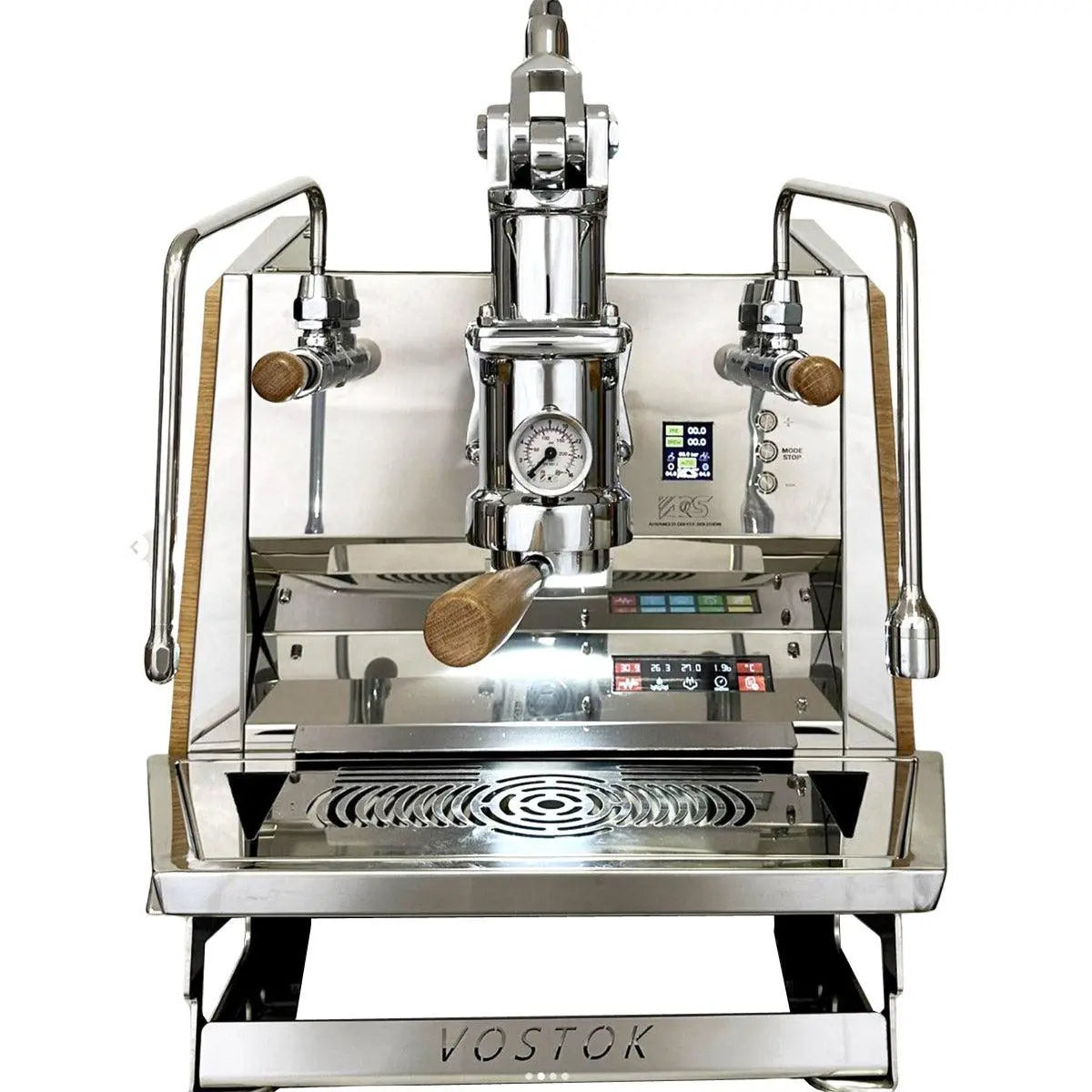 Vostok One Group Espressomaschine in Chrom mit Holzelementen und digitaler Anzeige für professionelle Kaffeezubereitung