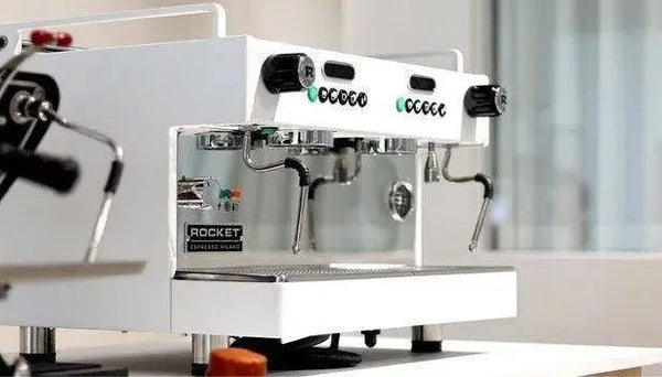 Kommerzielle Espressomaschinen – Barista und Espresso