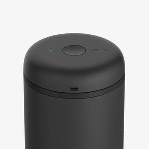 Matt schwarzer elektrischer Vakuum-Kaffeebehälter mit LED-Anzeige, Teil von Fellow, Aufbewahrung, Neuheiten, alles über Kaffee.