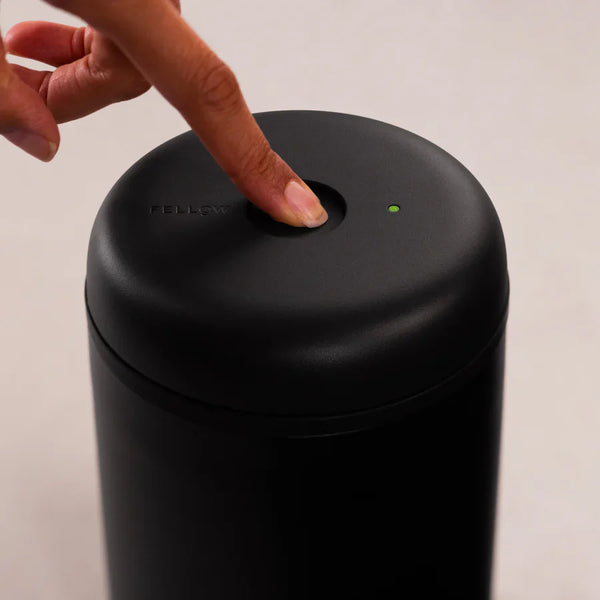 Fellow Atmos Vakuumaufbewahrung mit elektrischem Deckel, 0,7 l – Schwarz