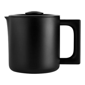 Schwarze isolierte Kaffeekanne mit elegantem Design und praktischem Griff, Teil von Fellow, EspressoGear, alles über Kaffee.