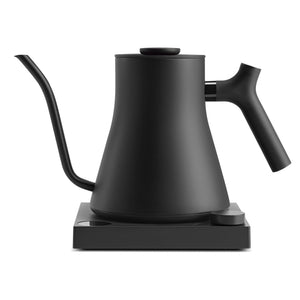 Schwarzer elektrischer Wasserkocher mit schmalem Schwanenhals und Kontrollknopf, Teil von Wasserkocher, EspressoGear, alles über Kaffee.