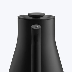 Matt schwarzer Wasserkocher mit stilvollem Design und ergonomischem Griff, Teil von Fellow, EspressoGear, alles über Kaffee