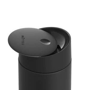 Matt schwarzer take away-Thermos mit Schiebedeckel, Teil von Fellow und EspressoGear, die neuesten Neuheiten von alles über Kaffee.