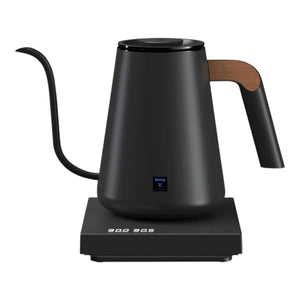 Schwarzer elektrischer Wasserkocher mit schmaler Tülle und Holzelement, von Timemore und brühen Zubehör für Barista-Espresso